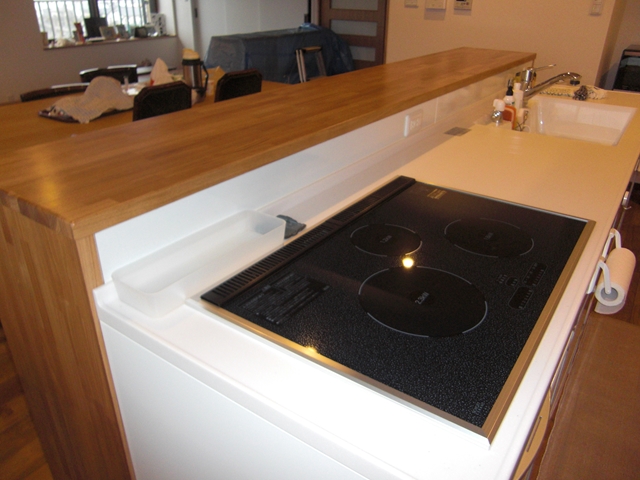 キッチンカウンター収納正面